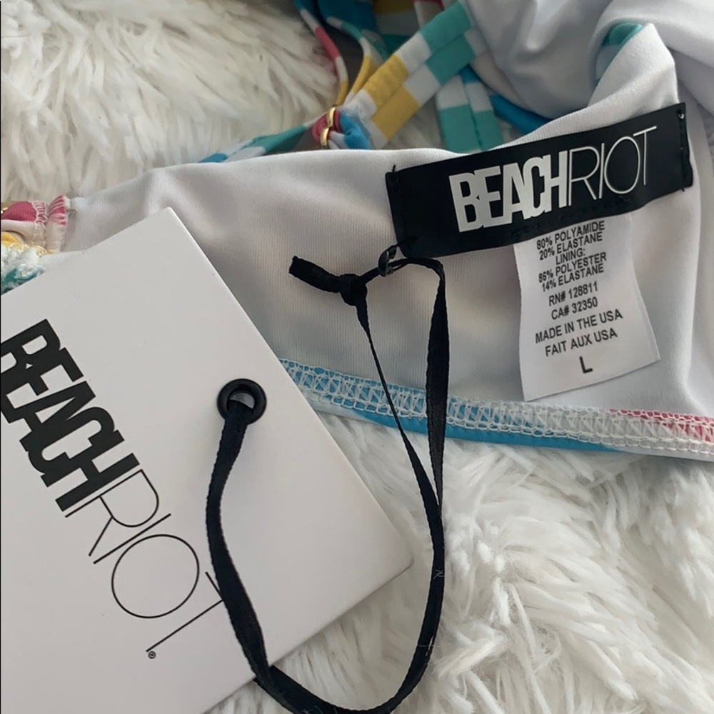 Beach Riot - Picture 8 of 8